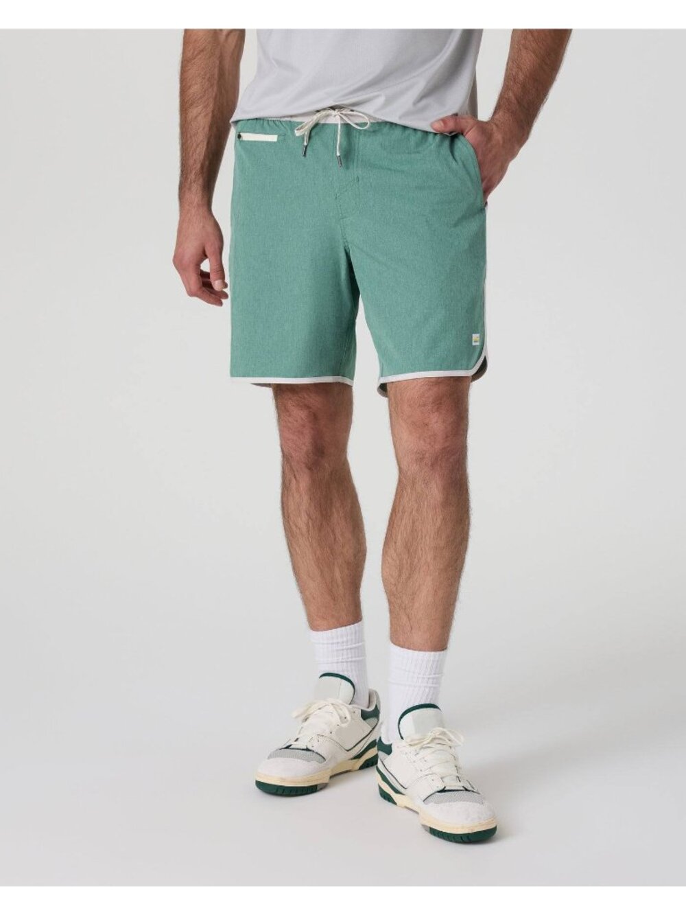 Vuori Banks Short Unlined 7" in  Hedge Green Size XL